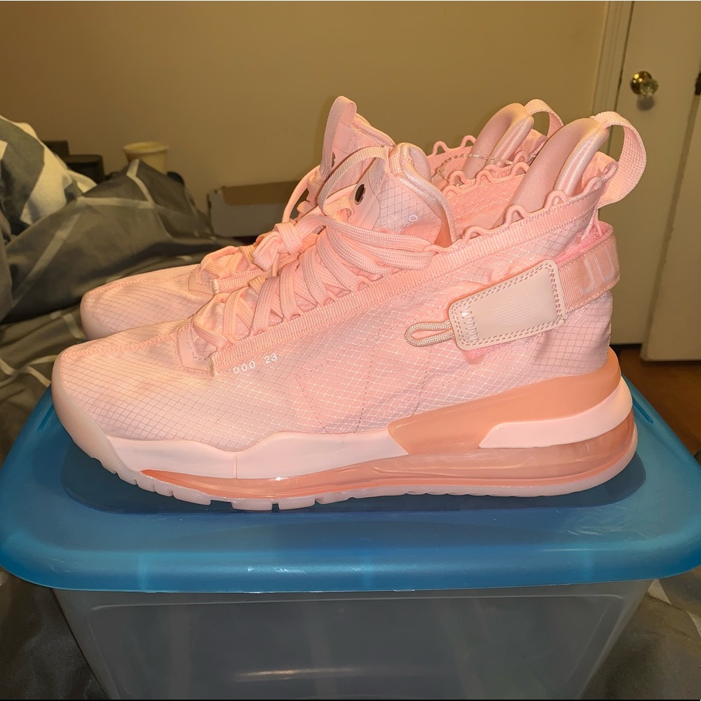 Nike Proto Max 720 "Crimson Tint"